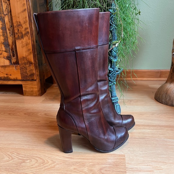 Timberland Shoes - Timberland - Heeled Dark Brown Leather Boots Mid-Calf Height - Size 8